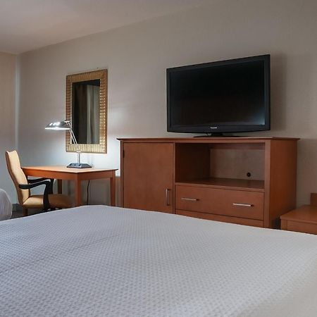 American Inn & Suites Ferndale Екстериор снимка