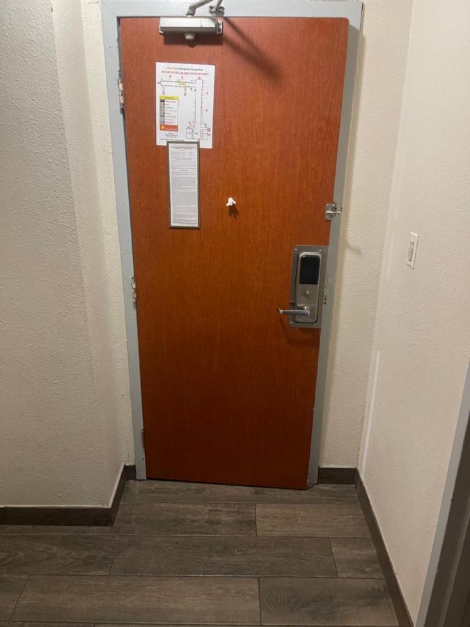 American Inn & Suites Ferndale Екстериор снимка
