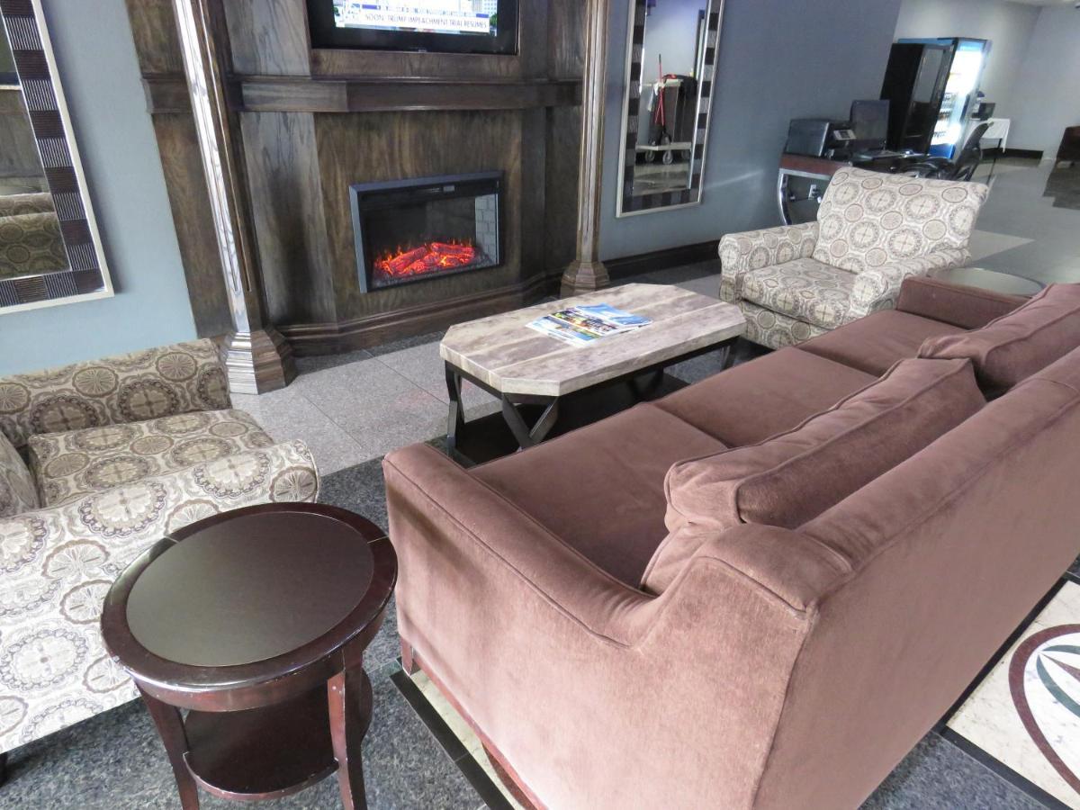 American Inn & Suites Ferndale Екстериор снимка