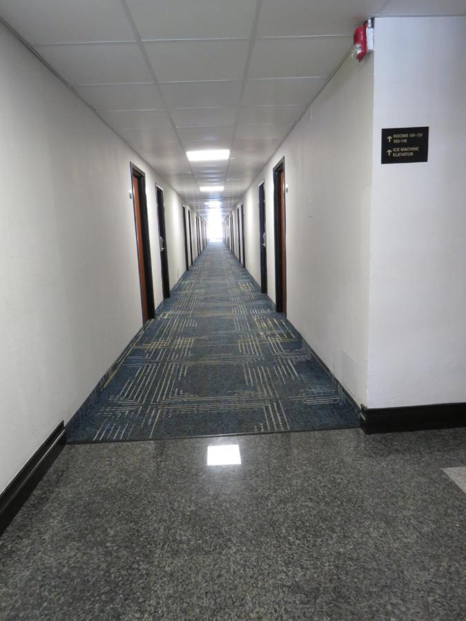 American Inn & Suites Ferndale Екстериор снимка