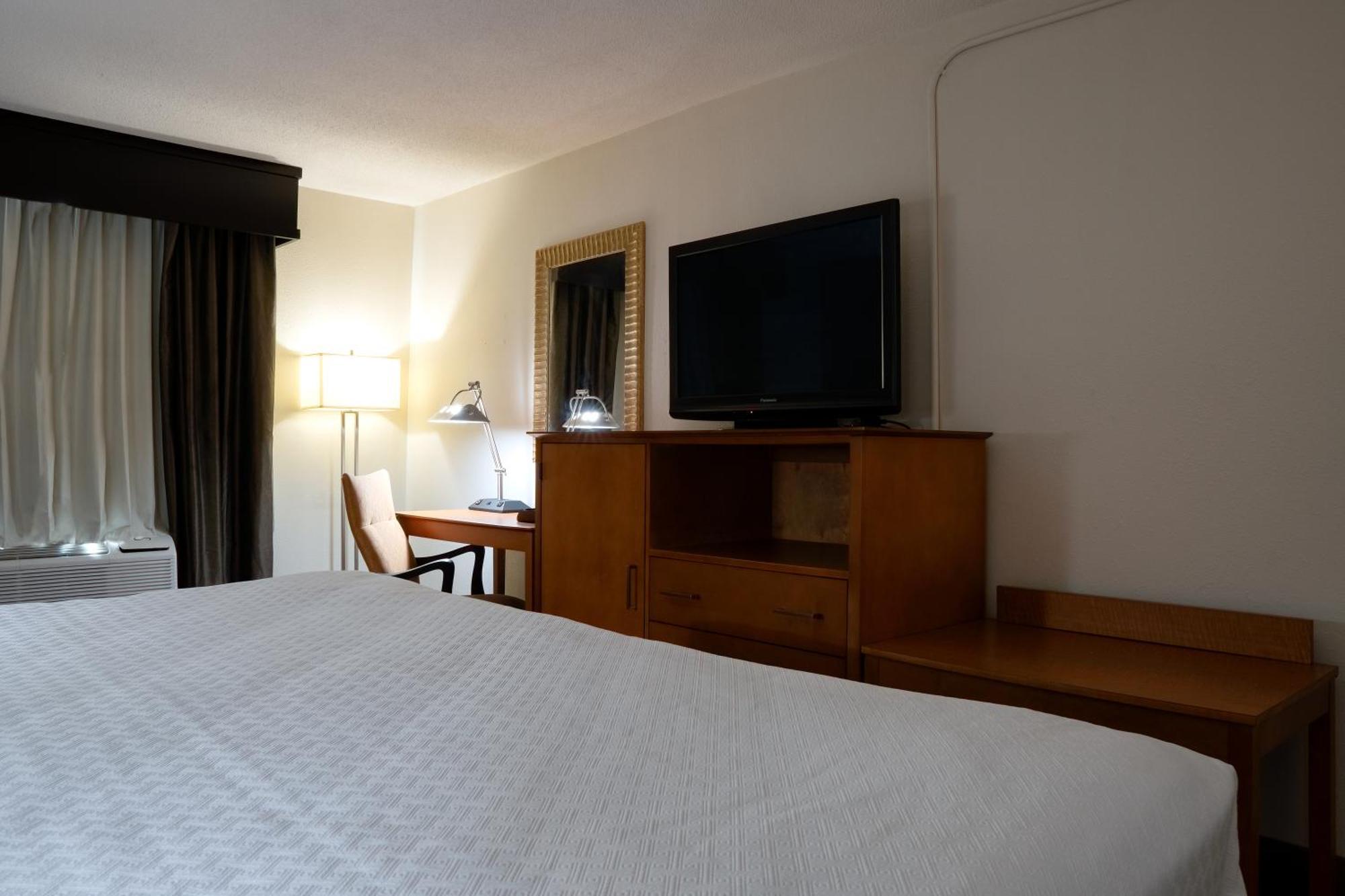 American Inn & Suites Ferndale Екстериор снимка