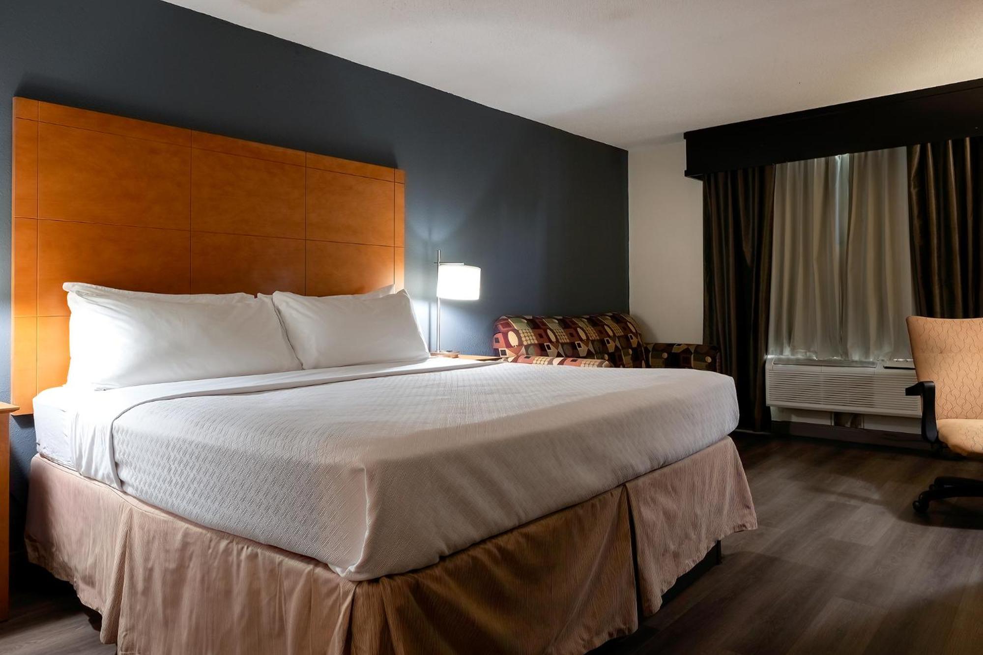 American Inn & Suites Ferndale Екстериор снимка